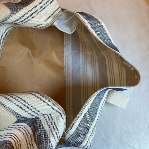 !! SOLD !!Navy + cream striped weekend bag NWOT - Picture 4 of 4
